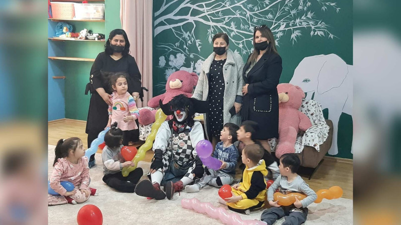 5 nömrəli məktəbin kollektivi psixonevroloji uşaq evindəki uşaqları ziyarət edib