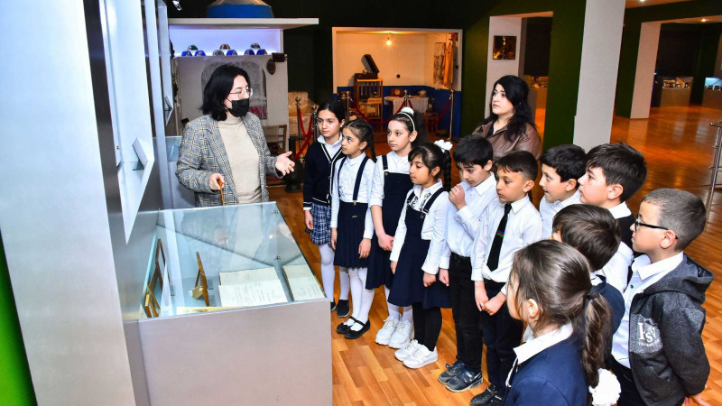 Məktəblilər Tarixi Muzeyində ekskursiyada olublar