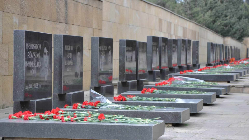 Sumqayıt Şəhidlər xiyabanında güllərin əkininə başlanılıb