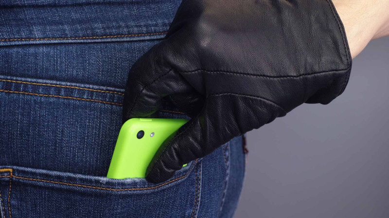 Sumqayıtda paytaxt sakininin telefonunu əlindən alıblar