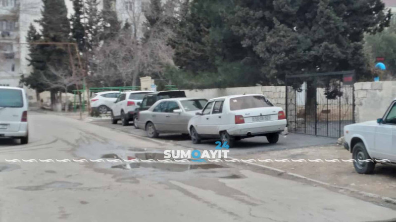 48-ci məhəllənin səkiləri zəbt olunub
