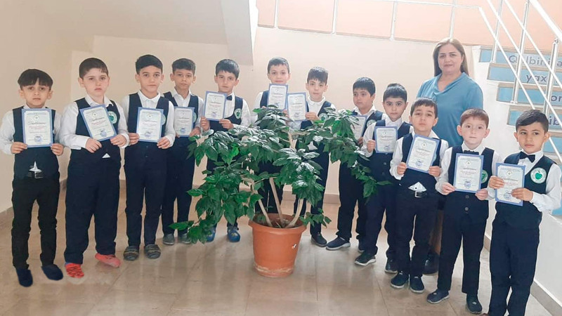 Şagirdlərin hazırladığı kompozisiyalarla Kimyaçılar sarayının foyesi bəzədilib