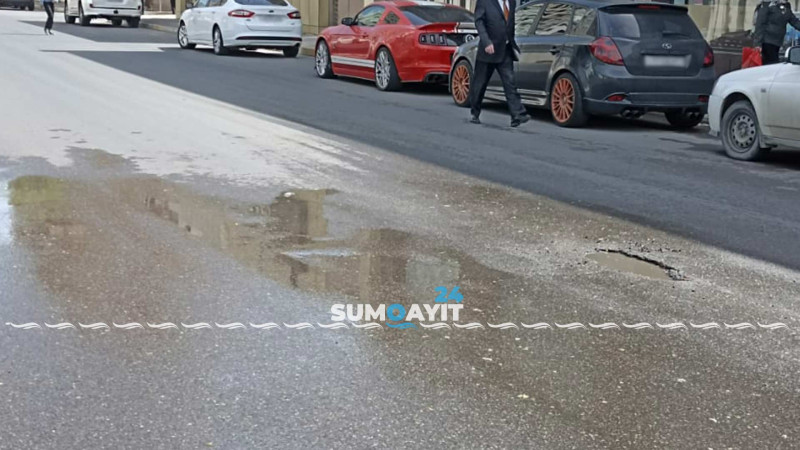 Sumqayıtda küçə boyu günlərdir su axır