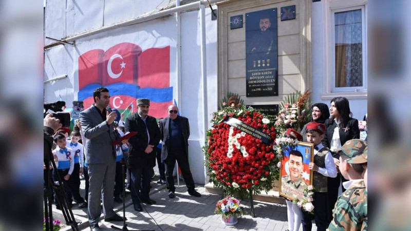 Şəhid Kərim Əhmədəliyevin xatirəsinə lövhə quraşdırılıb