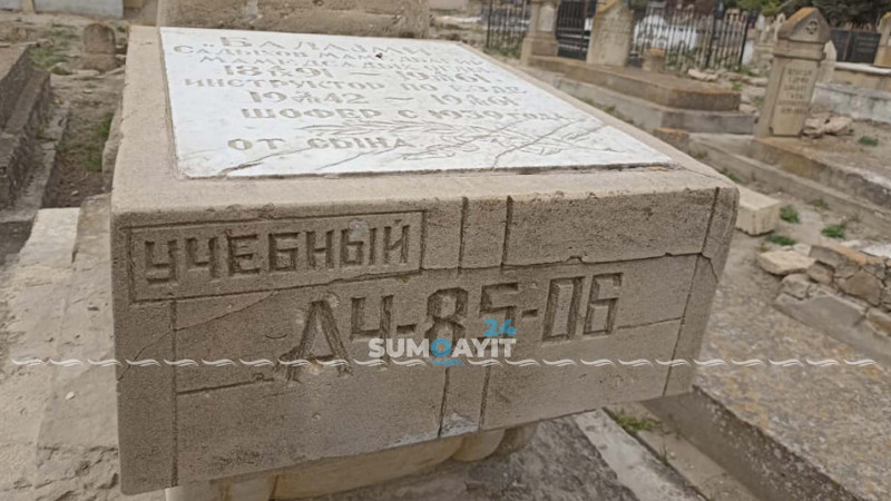 Novxanı qəsəbəsində diqqətçəkən qəbirüstü abidələr var