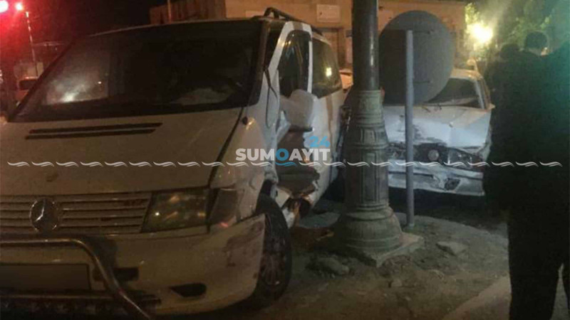 Sumqayıtda iki avtomobil toqquşub