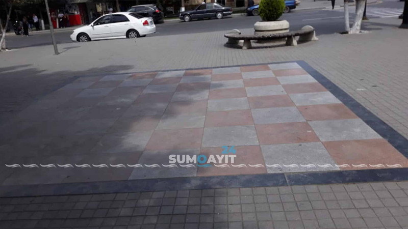 Daha bir park baxımsız vəziyyətdədir