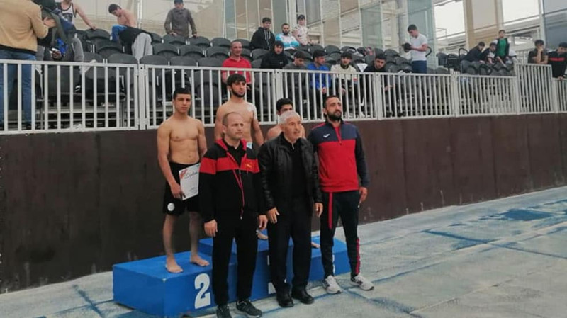 İdmançılarımız çimərlik güləşi üzrə ilk Azərbaycan çempionatının fərxi kürsüsünə yüksəliblər