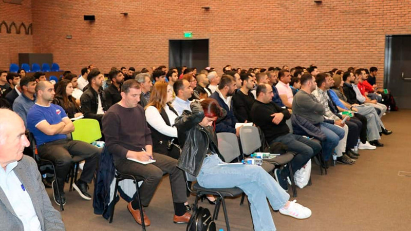 Üzgüçülük üzrə müəllimlər seminarda iştirak ediblər