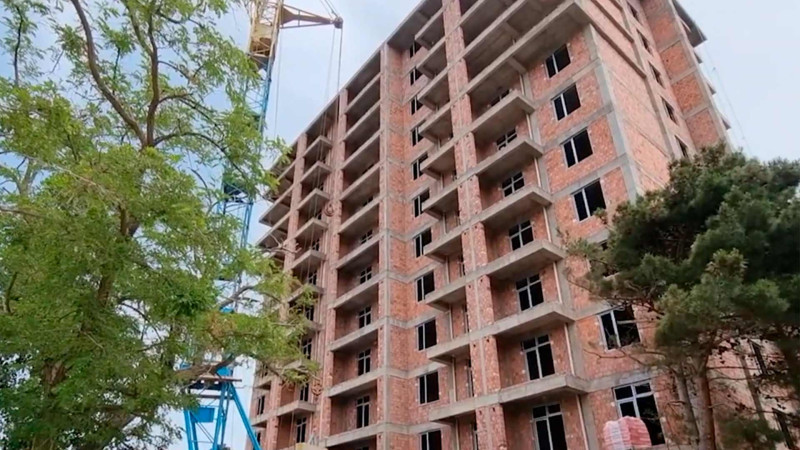 Sumqayıtda tikilən çoxmərtəbəli bina sakinləri narahat edir