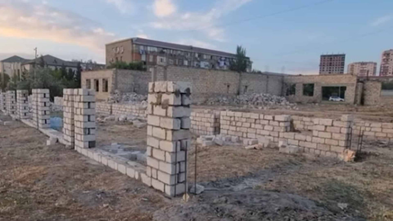 Kanalizasiya kollektorunun üzərində qanunsuz tikinti işləri aparılıb