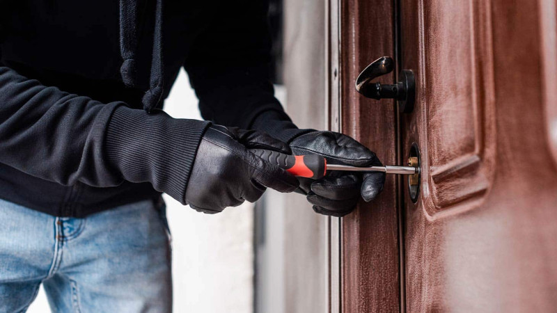 Sumqayıtda mənzildən oğurluq edən şəxslər axtarılır