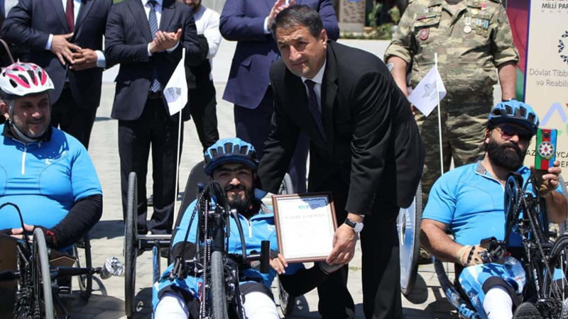 Sumqayıtda 30-a yaxın velosipedçinin iştirakı ilə inklüziv veloyürüş keçirilib