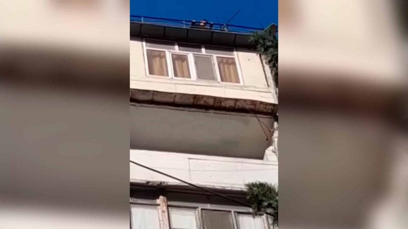 Şəhərimizdə çalışan hərbçi intihara cəhd edən qadını xilas edib