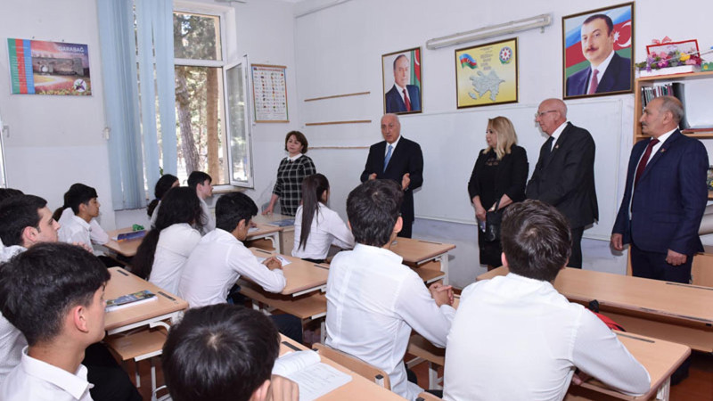 İcra Hakimiyyətinin başçısı 38 nömrəli məktəbin şəraiti ilə tanış olub