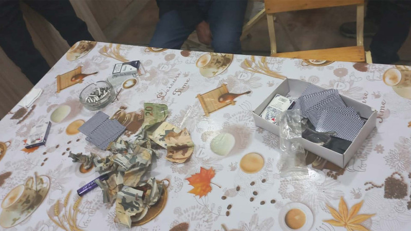 Kartla qumar oynayan şəxslər saxlanılıb