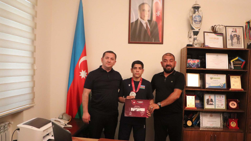 Avropa ikincisi olan gənc güləşçi idarə rəisi ilə görüşüb