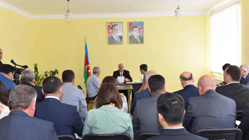 Sumqayıt şəhərinin icra başçısı vətəndaşları qəbul edib