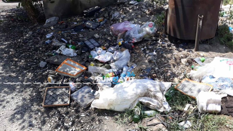 Azərbaycan prospektinin bir hissəsində təmizlik işləri görülmür
