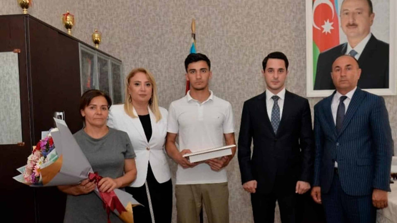400 bal - imtahanda maksimum nəticə göstərmiş gəncə Fəxri fərman təqdim olunub