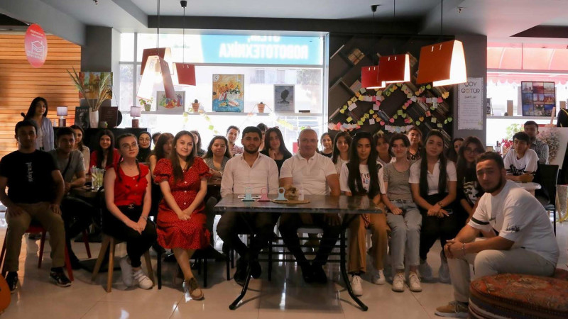 Yazıçı Varis Yolçuyev sumqayıtlı gənclər ilə görüşüb