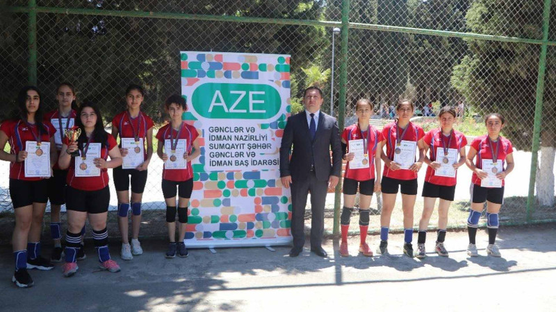 Gənclər təşkilatları voleybol üzrə şəhər birinciliyində mübarizə aparıb