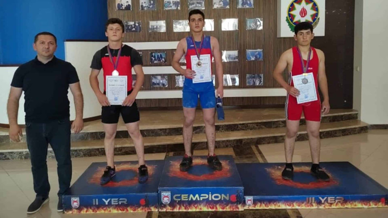 Oğlan və qızlar arasında ağır atletika üzrə şəhər birinciliyi baş tutub