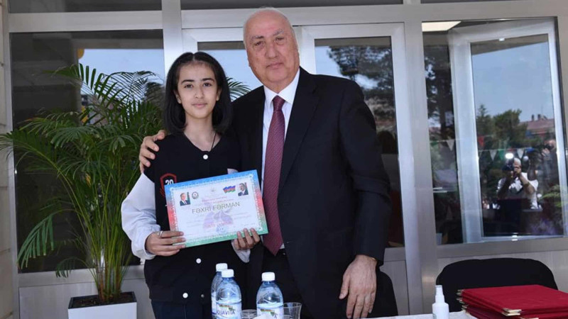 İcra başçısı şagirdlərin son zənginə qatılıb