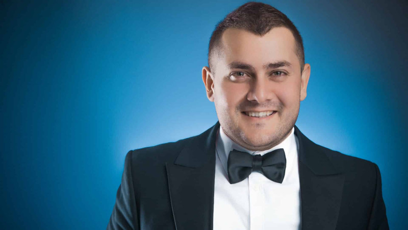 Sumqayıtlı bəstəkar-müğənni Murad Arifin bağına ayı girib-YENİLƏNİB