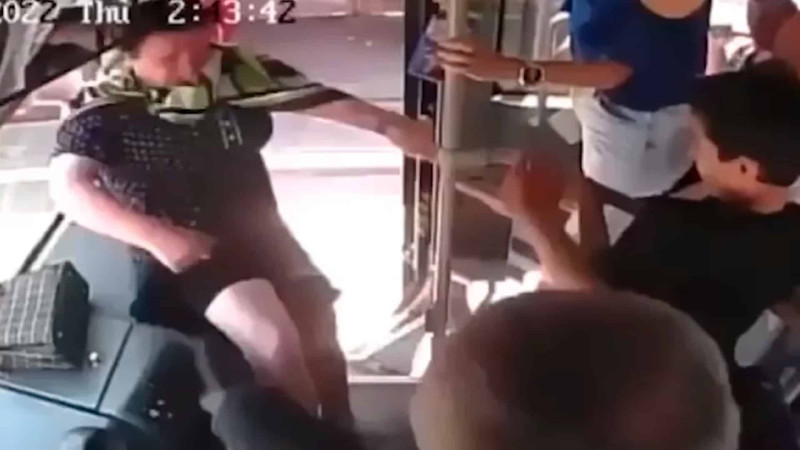 Qadını avtobusdan yıxan sürücü saxlanılıb-YENİLƏNİB