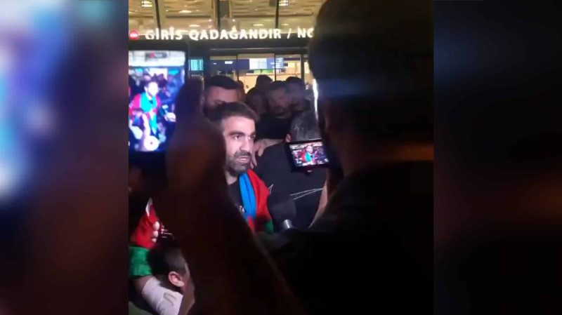 Rafael Ağayev “Karate Combat” turnirindən sonra vətənə dönüb