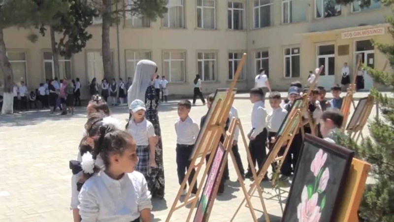 Internat tipli gimnaziyanın şagirdlərinin rəsm sərgisi baş tutub