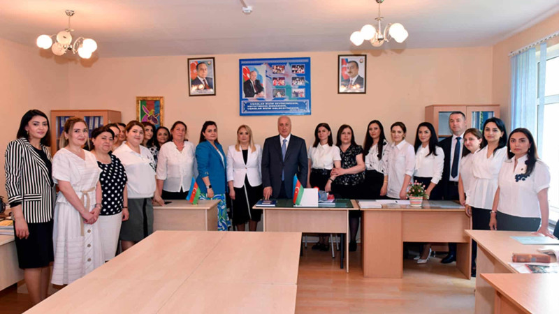 İcra başçısı Təfəkkür liseyinin şəraiti ilə tanış olub