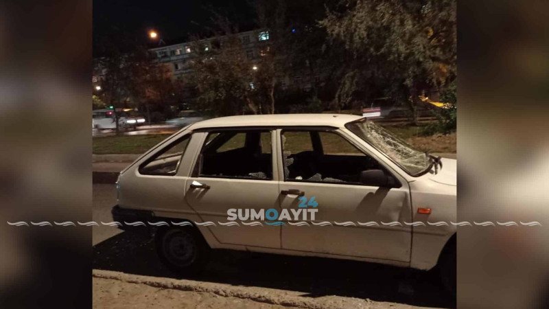 10-cu mikrorayonda vandalizm aktı törədilib: avtomobilin şüşələri sındırılıb
