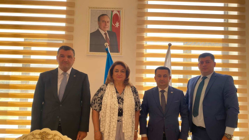 Deputat Hicran Hüseynova vətəndaşları qəbul edib