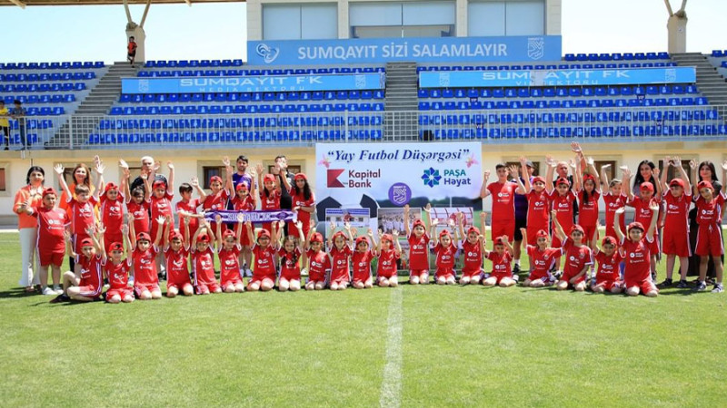Məktəblilərin “Futbol Düşərgəsi” davam edir