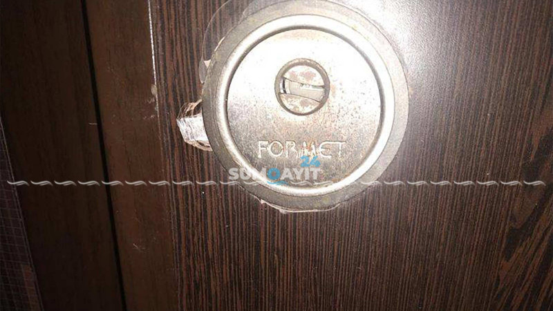 Evlərinə dönən sakinlər kiminsə oraya daxil olmaq istədiyini görüblər