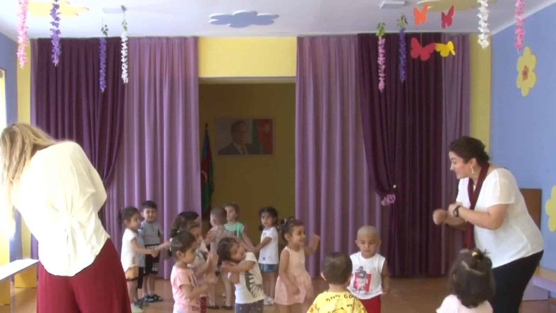 Uşaqlar bağçalarda təşkil olunan maraqlı yay məşğələlərinə qatılıblar