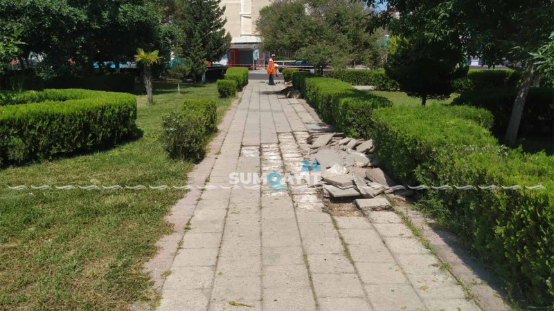 Uzun illərdir baxımsız qalan parkda təmir işləri aparılır