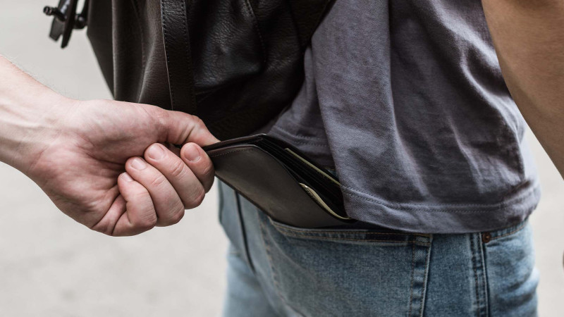 H.Z. Tağıyev qəsəbə sakinindən oğurluq edilib