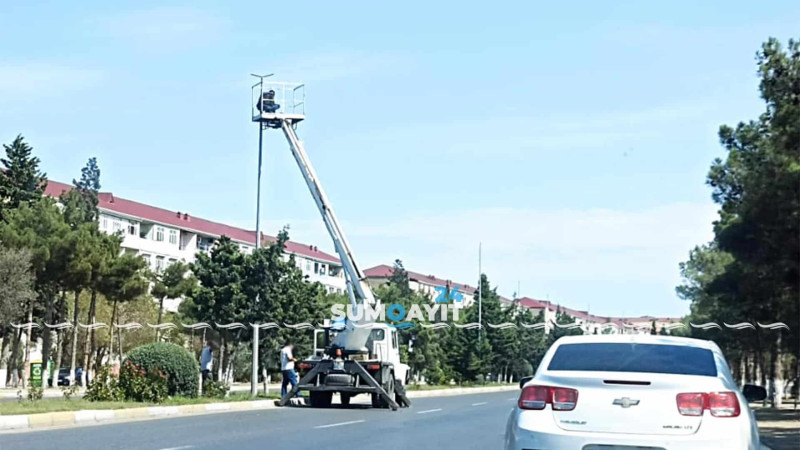 Koroğlu prospektində işıqlandırma cihazları yenilənir