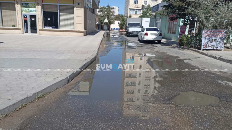 Babək küçəsində kanalizasiya suları axır