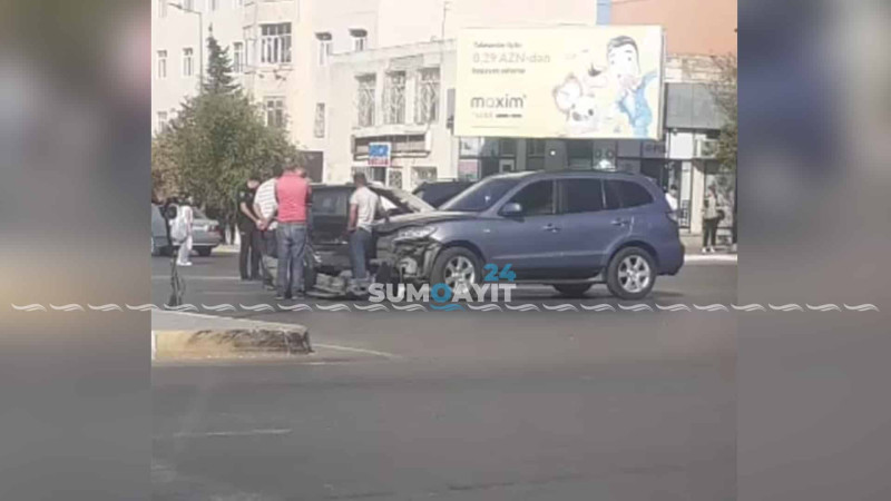 Sumqayıtda qəza: 3 avtomobil toqquşub