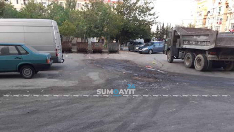17-ci mikrorayon: zibil qutularından çirkli su sızır