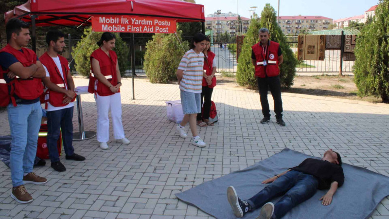 Qızıl Aypara Cəmiyyəti gənclərə “İlk yardım” üzrə təlim təşkil edib