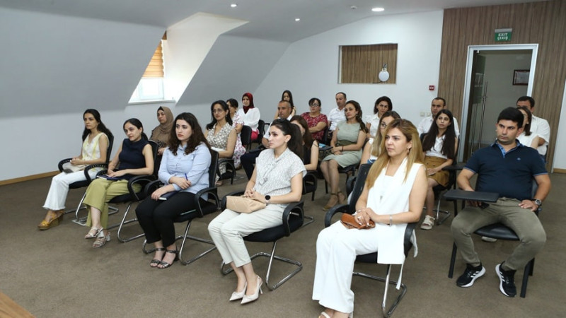 Sumqayıt Tibb Mərkəzinin nümayəndəsi “Farmakonəzarətin əsasları” mövzusuna aid görüşdə iştirak edib