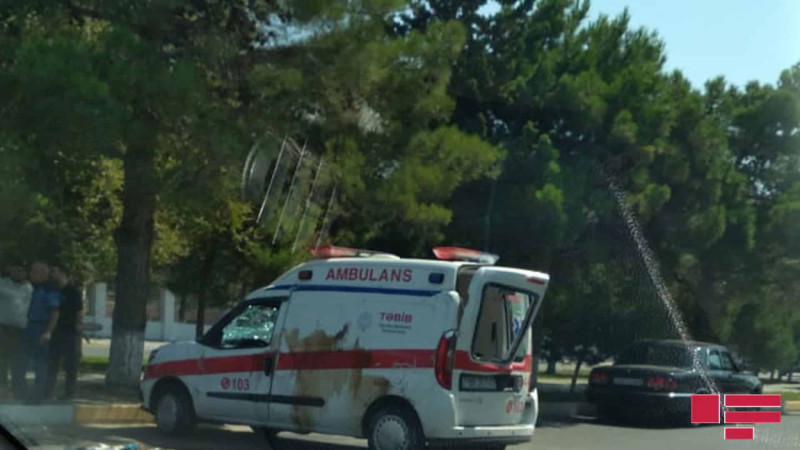 Təcili tibbi yardım maşını qəzaya düşüb