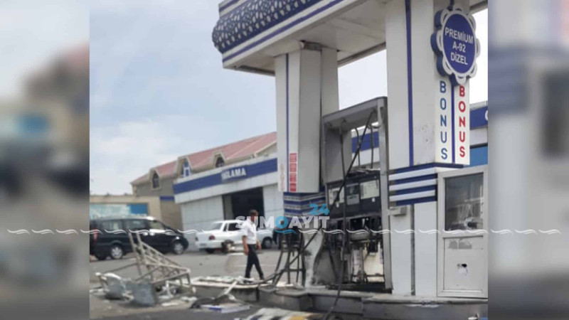 Avtomobillər yanacaqdoldurma məntəqəsinə və divara çırpılıb