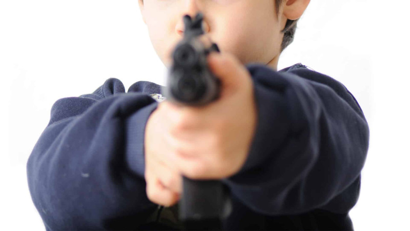 6-ci sinif şagirdi ehtiyatsızlıqdan özünə atəş açıb