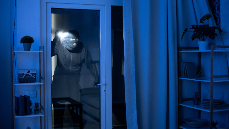 Evlərdən oğurluq etməkdə şübhəli bilinən Sumqayıt sakini tutulub